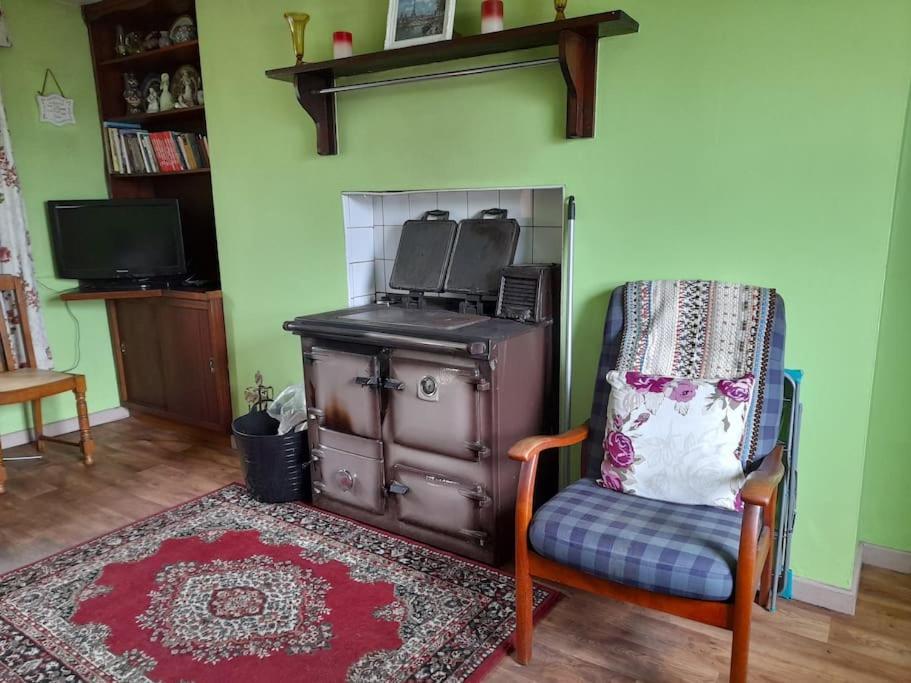 Granny'S Cottage, A Lovely Lakeside Cottage Donegal Town Extérieur photo