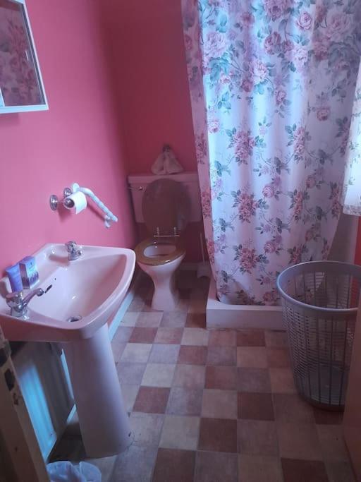Granny'S Cottage, A Lovely Lakeside Cottage Donegal Town Extérieur photo