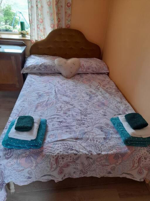 Granny'S Cottage, A Lovely Lakeside Cottage Donegal Town Extérieur photo